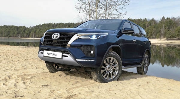 фото toyota Fortuner внедорожник